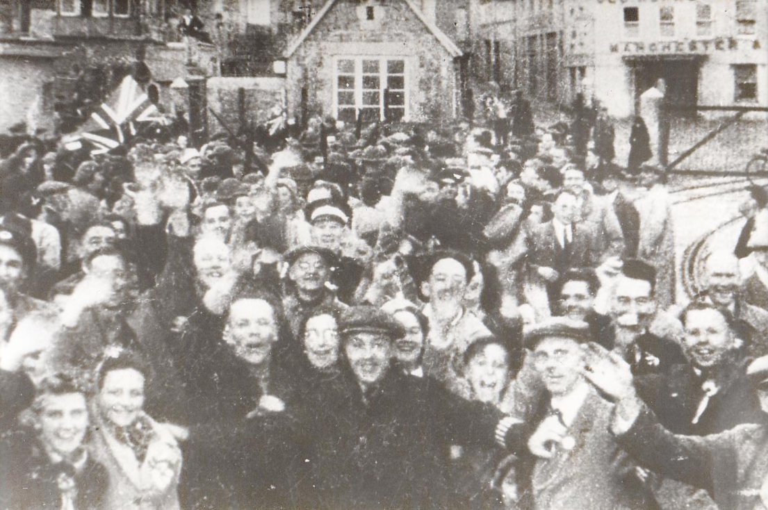 A crowd gathered at the same location in 1945 to meet the liberating forces