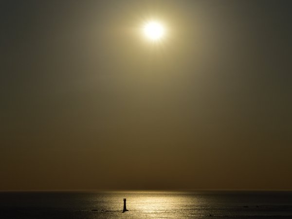 Wide shot at maximum eclipse